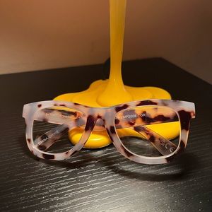 Betsey Johnson Thick Frame Readers +1.50